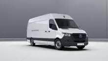Design moderno e robusto, ideal para frotas e transporte comercial. Imagem: Mercedes-Benz.