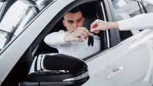 Antes de comprar um veículo, peça ao vendedor para fazer um test drive.