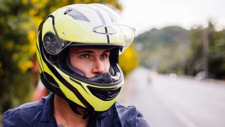 Lei do capacete para motociclistas: como pilotar e evitar multas?