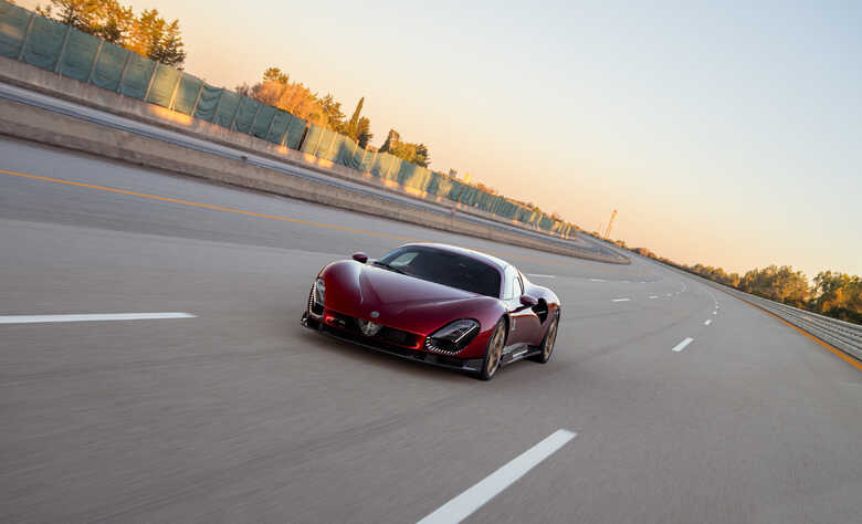 No circuito de Nardò, nova Alfa Romeo 33 Stradale que terá apenas 33 unidades produzidas, é testada 