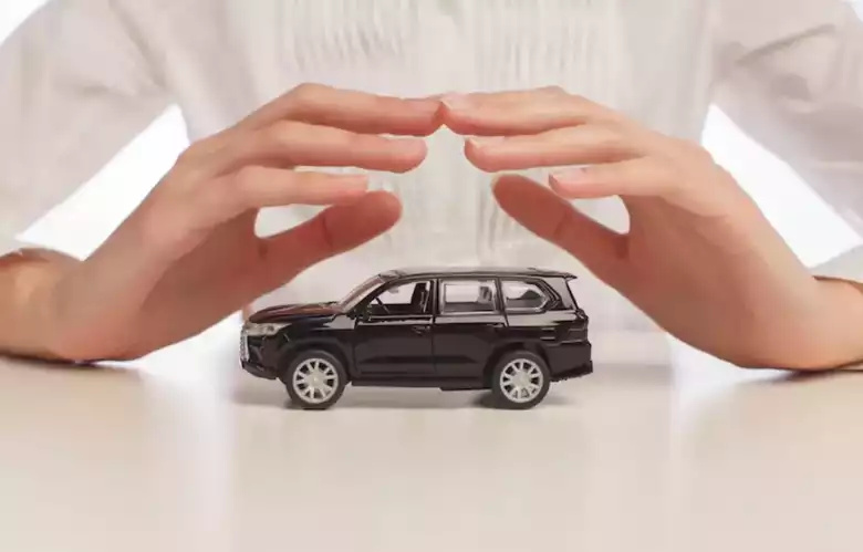 Investir em segurança e comparar cotações são passos essenciais para economizar no seguro auto.