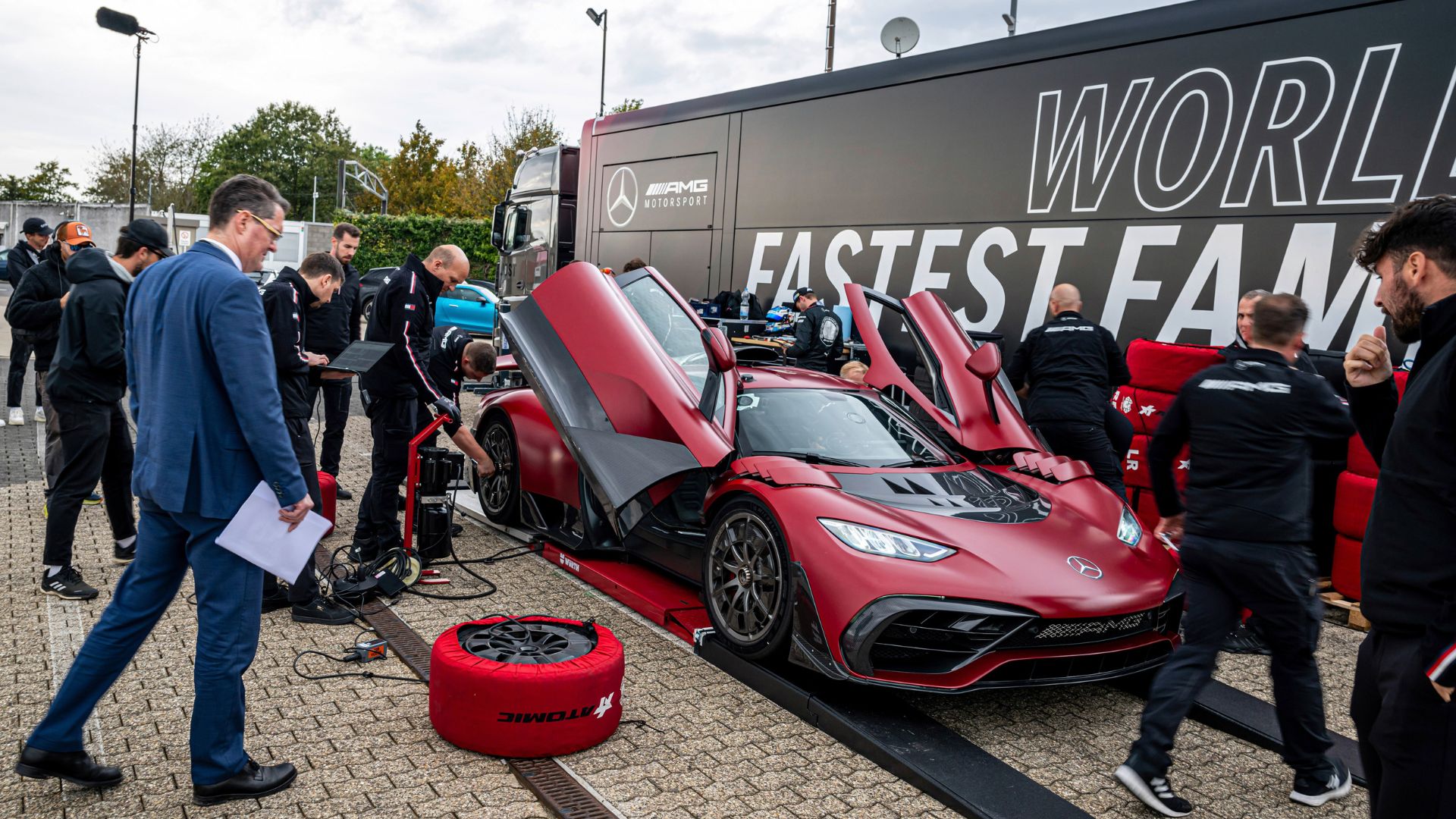 Com tecnologia da Fórmula 1 Mercedes-AMG ONE bate próprio recorde