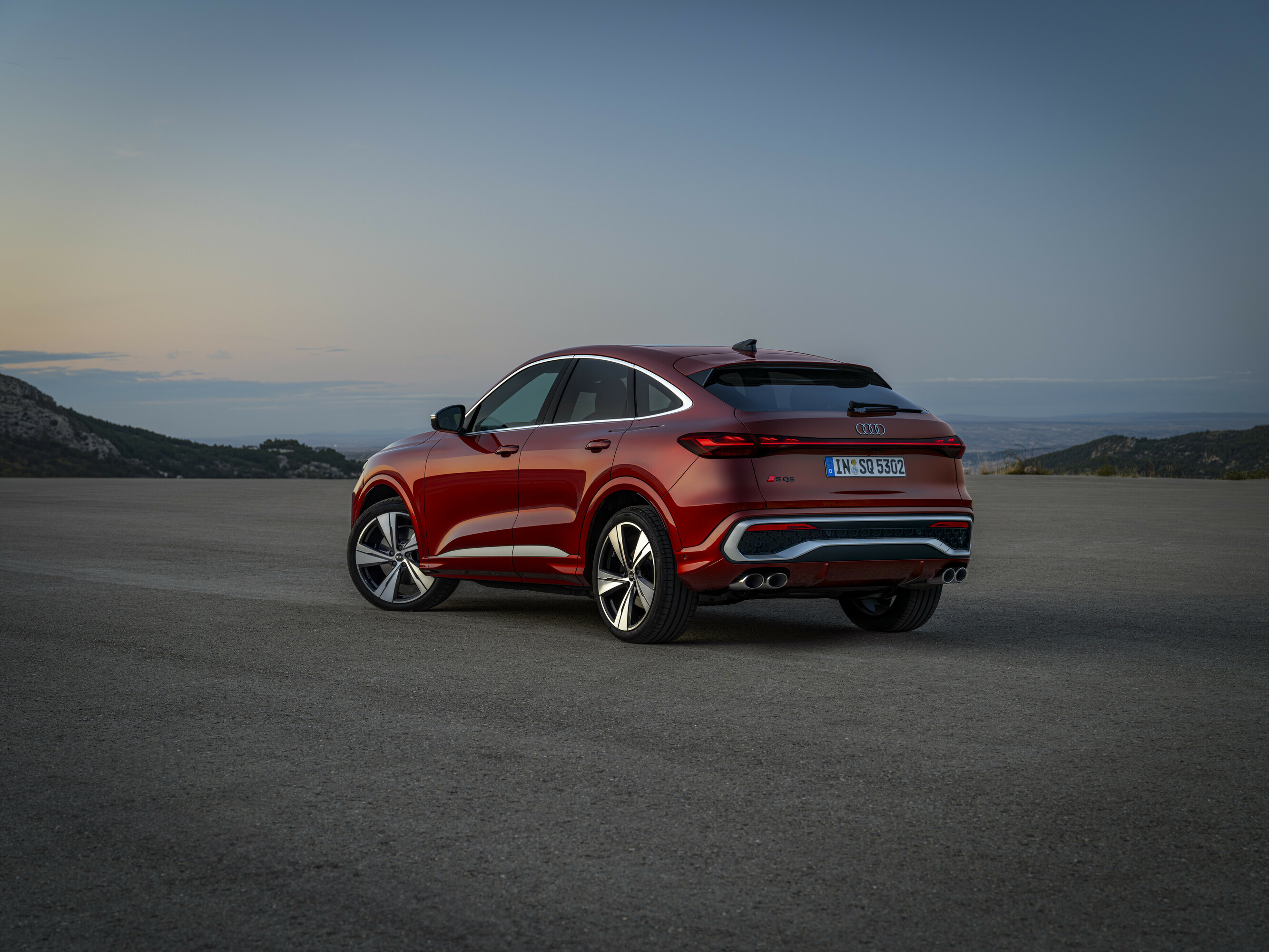 Audi Q5 Sportback 2025   um SUV com potência e estilo de um cupê esportivo 07