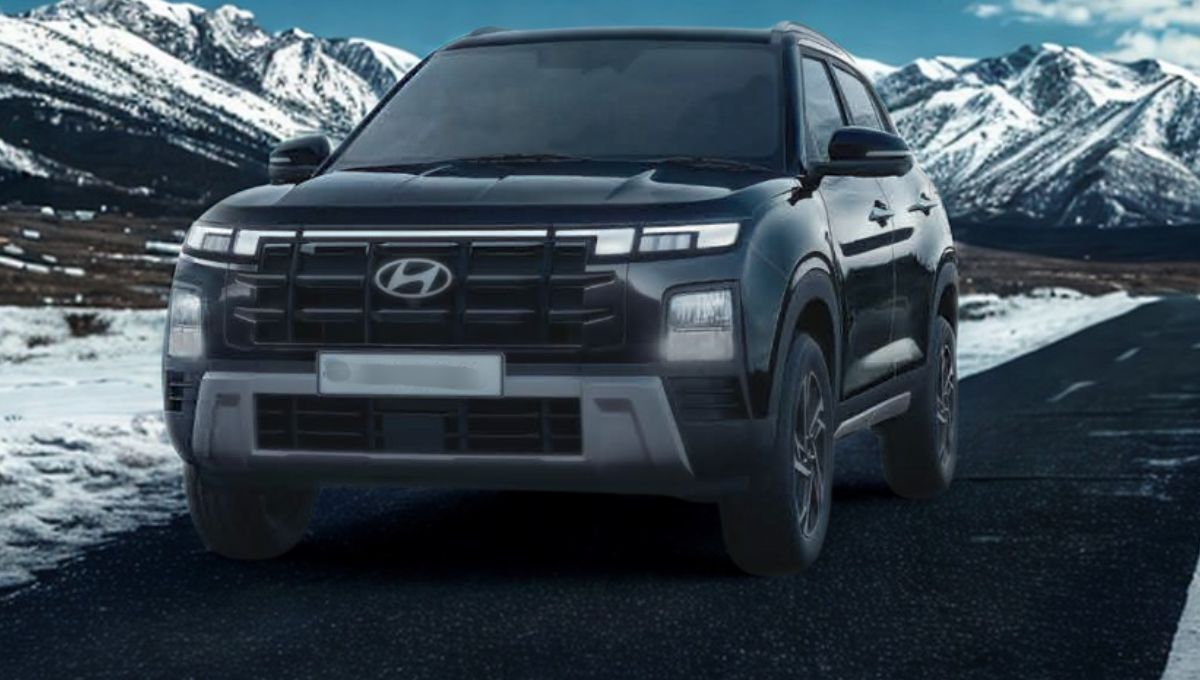 O Hyunday Creta numa estrada ladeada por montanhas cobertas de neve