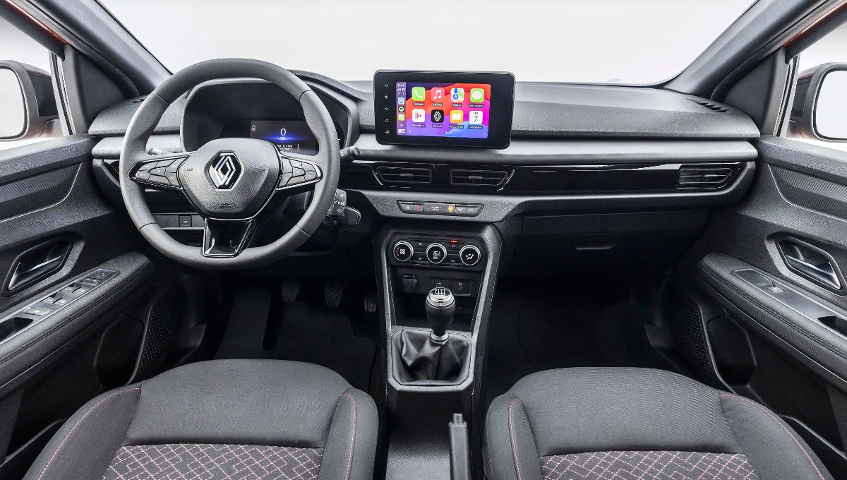 Painel do Renault Kardian com detalhes como o volante, multimídia, câmbio e ar-condicionado